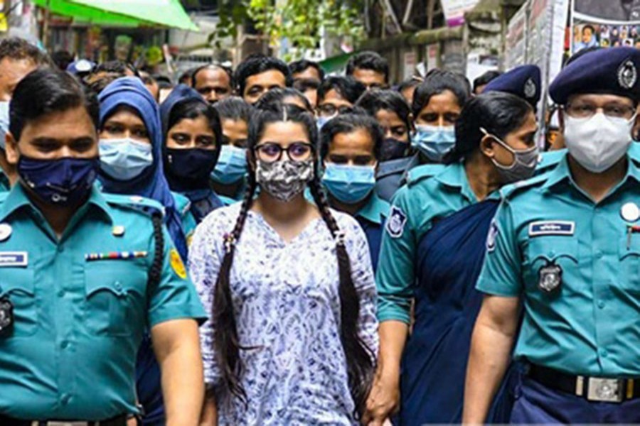কাশিমপুর থেকে ঢাকার আদালতে পরীমনি