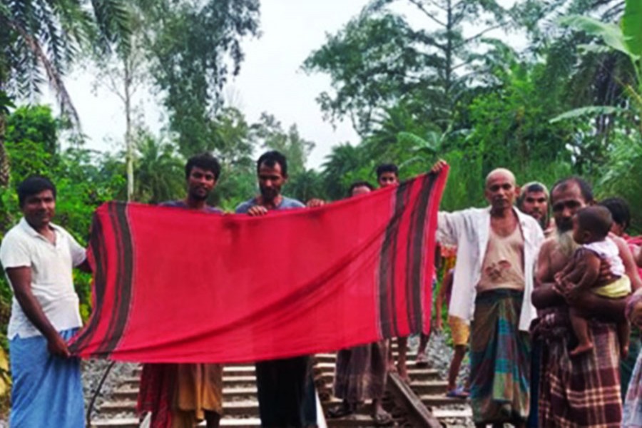 রেললাইন ভাঙা, গ্রামের মানুষের বুদ্ধিমত্তায় দুর্ঘটনা থেকে রক্ষা