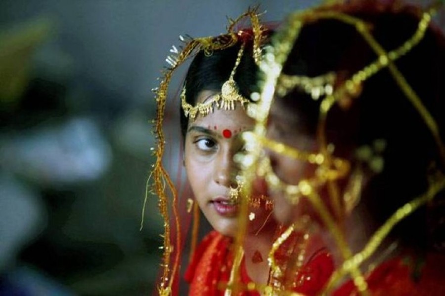 বাড়ি থেকে পালিয়ে বিয়ে বাড়াচ্ছে বাল্যবিয়ে: সংসদীয় কমিটি
