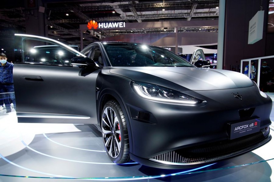 Huawei gets US approvals to buy auto chips