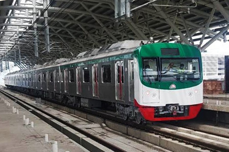 পরীক্ষামূলক যাত্রায় মেট্রোরেল