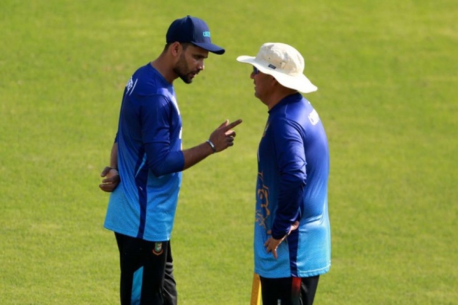 দলে বাজে প্রতিযোগিতার শঙ্কা দেখছেন মাশরাফি