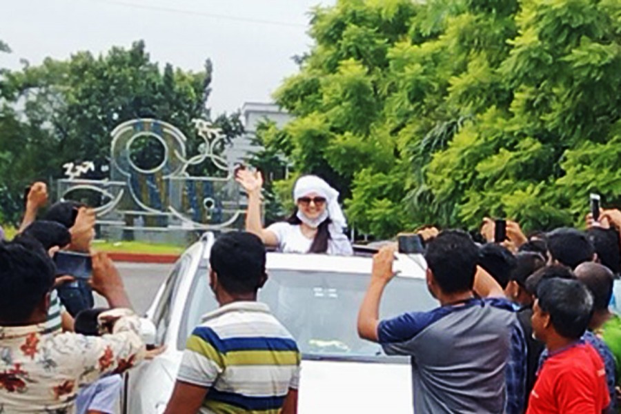 কারামুক্ত হলেন পরীমনি