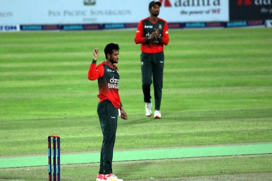 এক উইকেট নিলেই শীর্ষে সাকিব, দুই উইকেটে ‘অনন্য’