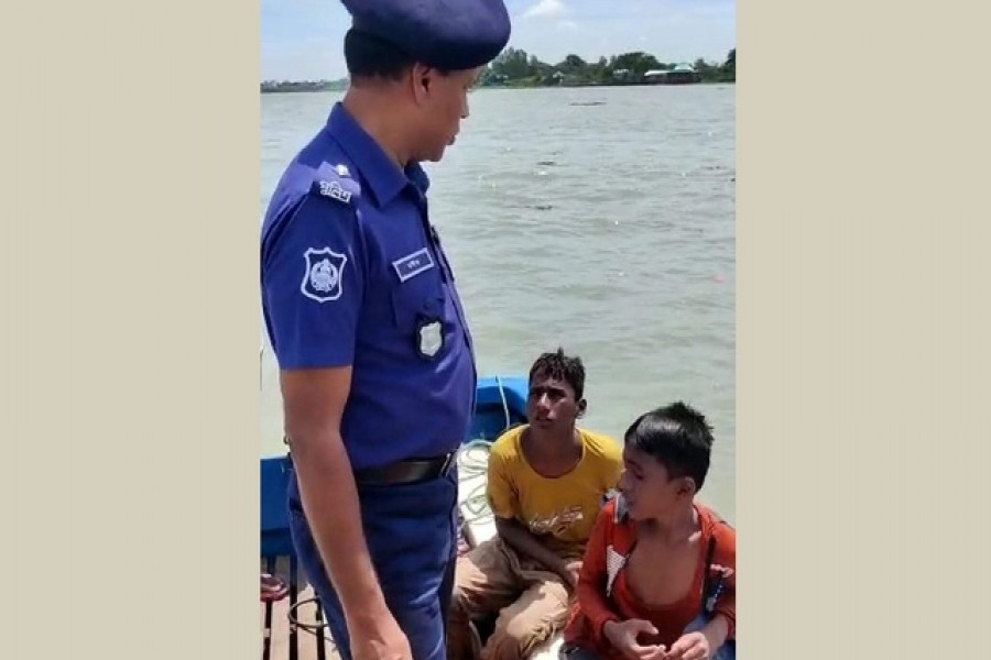 লঞ্চের ভাড়া না থাকায় দুই শিশুকে মেঘনায় ফেলে দেওয়ার অভিযোগ