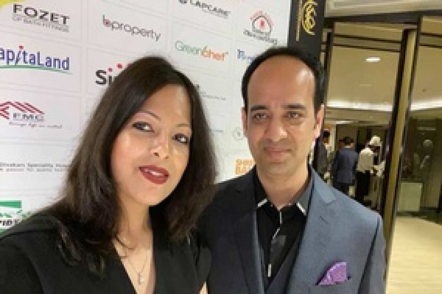 ইভ্যালির ব্যবস্থাপনা পরিচালক মোহাম্মদ রাসেল এবং তার স্ত্রী প্রতিষ্ঠানটির চেয়ারম্যান শামীমা নাসরিন। ছবি: ফেইসবুক থেকে নেওয়া।
