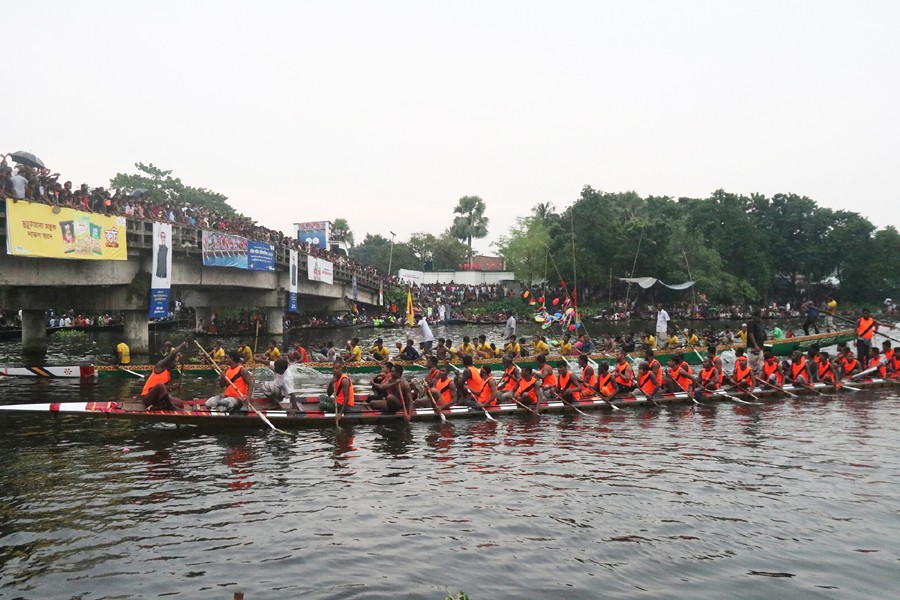 পাবনায় অনুষ্ঠিত হলো 'নৌকা বাইচ প্রতিযোগিতা  ২০২১ ' -এর চূড়ান্ত প্রতিযোগিতা ও পুরস্কার বিতরণী