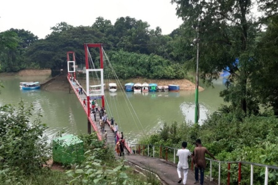 পর্যটনের আঁধার কাটবে কীভাবে?