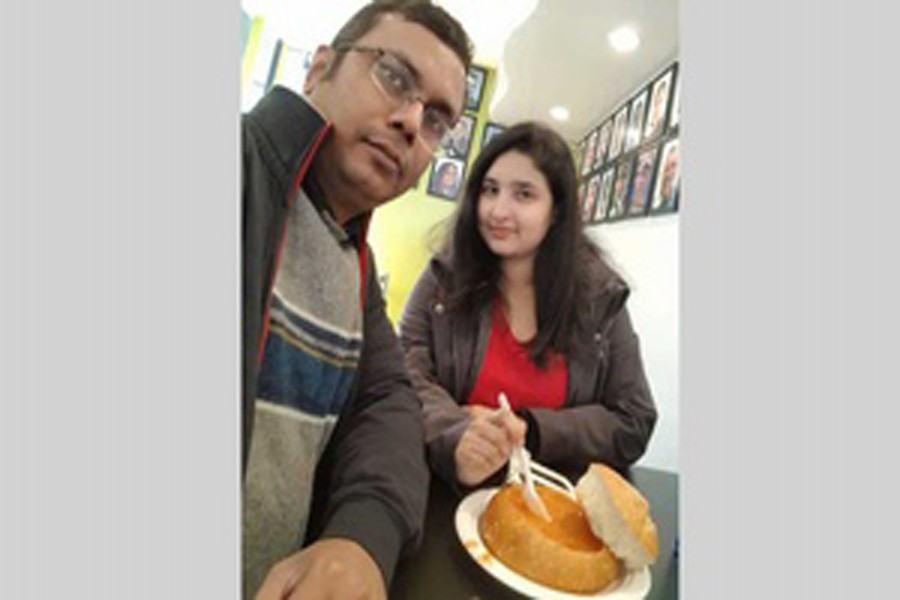 -- স্বামী আব্দুল্লাহ হাসান মাহমুদ রুম্মানের সঙ্গে ইভানা লায়লা চৌধুরী।