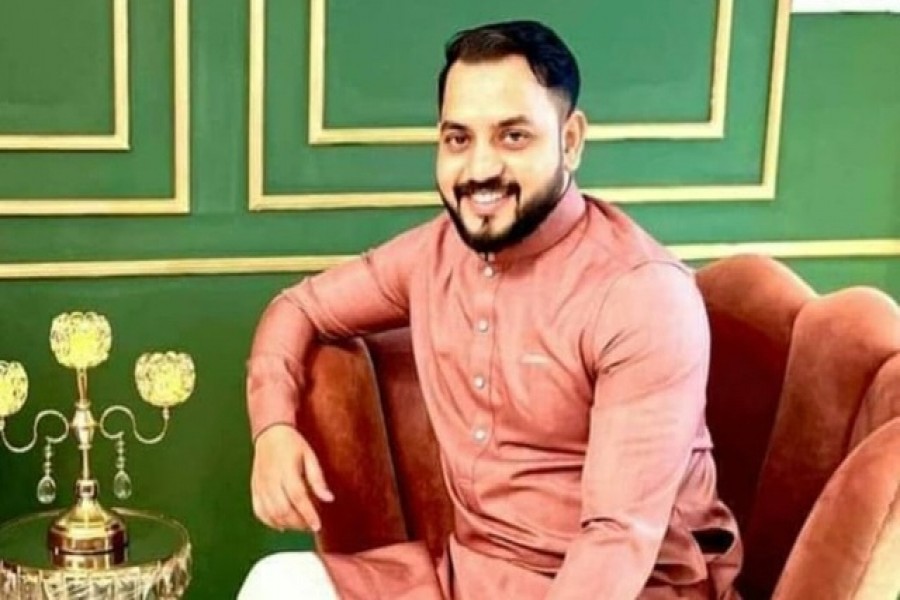 - কিউকমের সিইও রিপন মিয়া