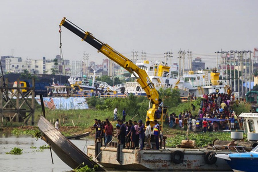 তুরাগে ট্রলারডুবি: নিহতের সংখ্যা বেড়ে ৭