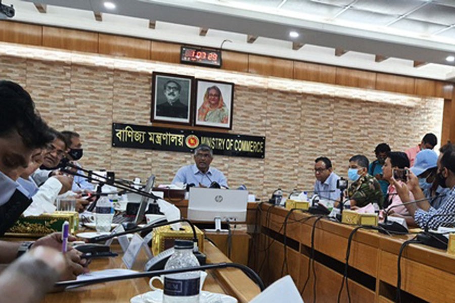 তেল, পেঁয়াজ, চিনি আমদানিতে শুল্ক কমানোর উদ্যোগ