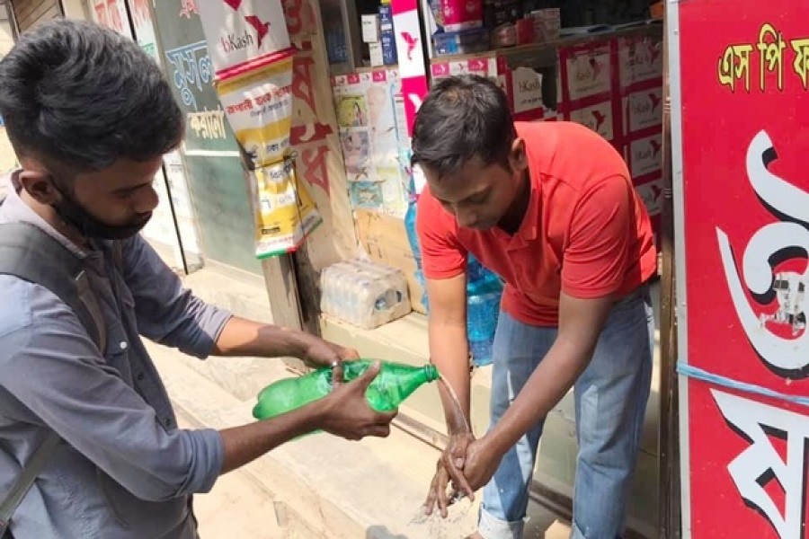 সঠিক নিয়মে হাত ধোয়া হয় না দেশের ৬০ শতাংশ মানুষের