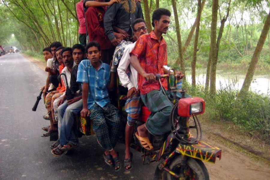 স্থানীয়ভাবে তৈরি গাড়িগুলো- ভটভটি, নসিমন, করিমন, আলমসাধু ইত্যাদি নামে পরিচিত - ছবিঃ সংগৃহীত