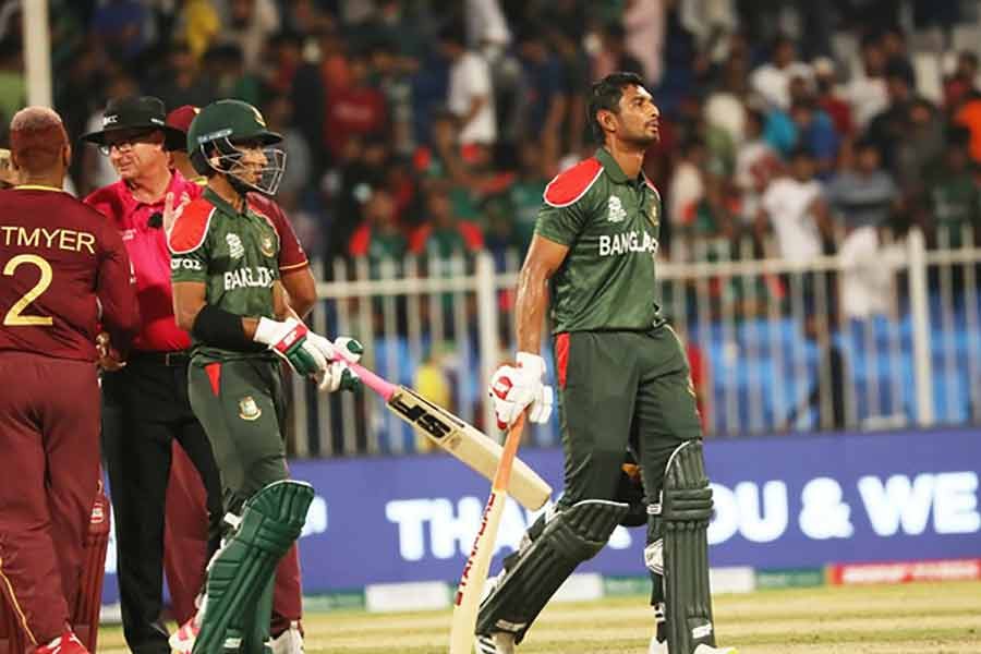 নিজেকেই কাঠগড়ায় দাঁড় করালেন অধিনায়ক মাহমুদউল্লাহ