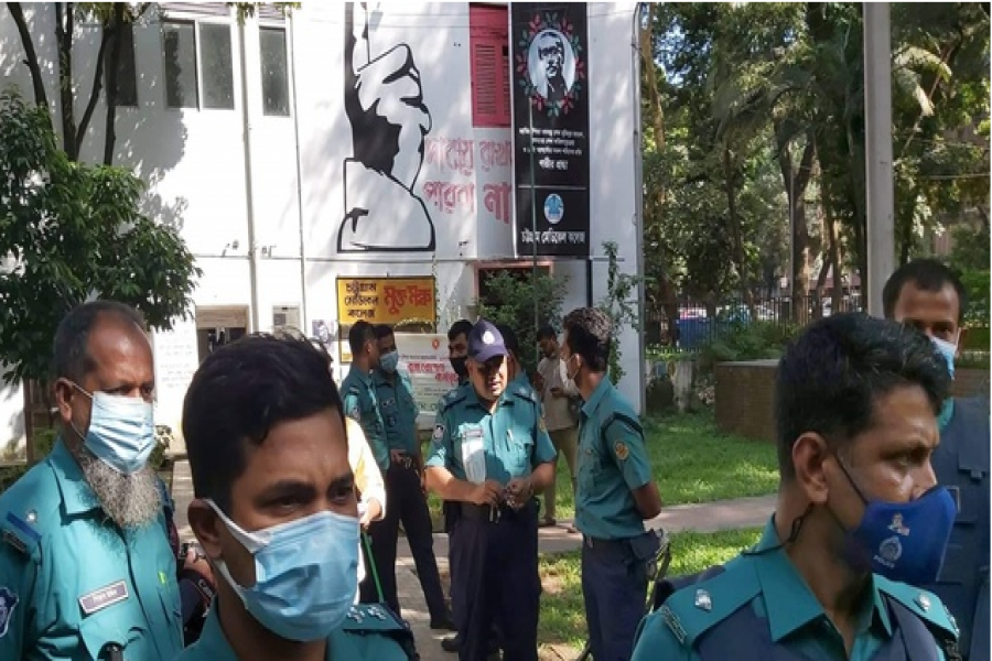 সংঘর্ষের পর চট্টগ্রাম মেডিকেল কলেজ অনির্দিষ্টকালের জন্য  বন্ধ ঘোষণা