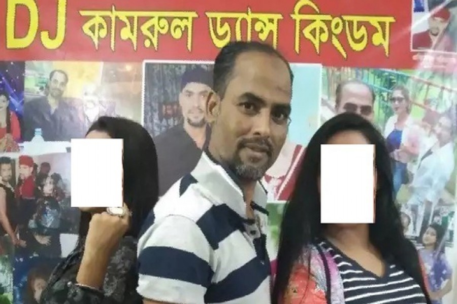 রিকশাচালক থেকে ‘ড্যান্সার’, আড়ালে করেন ‘নারী পাচার’