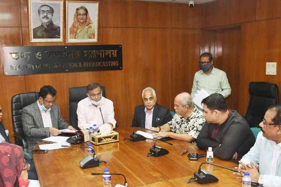 নভেম্বরের পর সেট টপ বক্স ছাড়া কেবল টিভি দেখতে সমস্যায় পড়বেন ঢাকা ও চট্টগ্রামের গ্রাহকরা