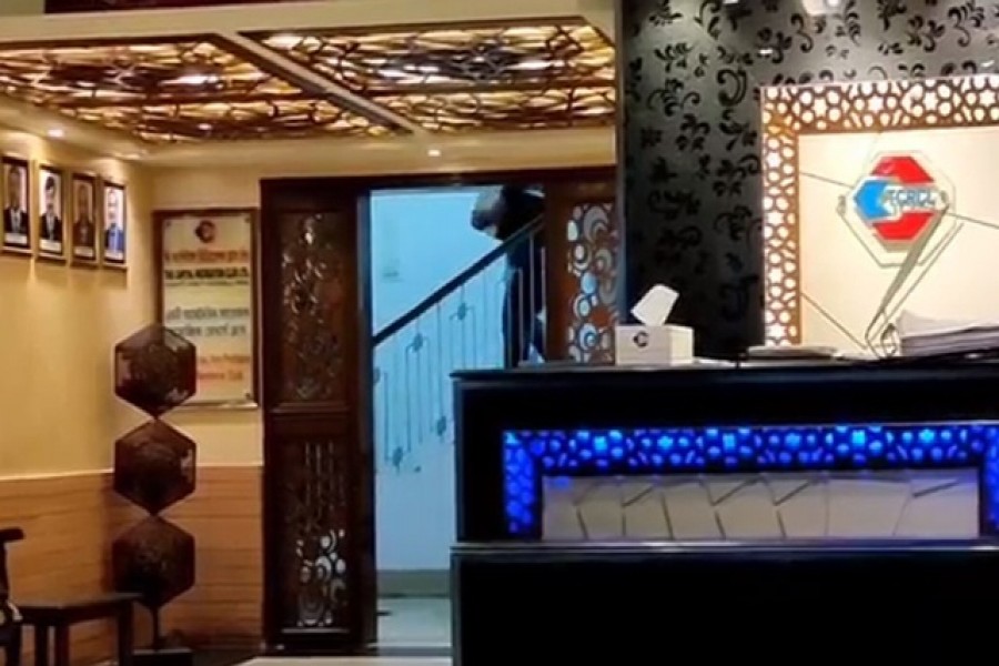 গুলশানের ক্যাপিটাল রিক্রিয়েশন ক্লাবে র‌্যাবের অভিযান