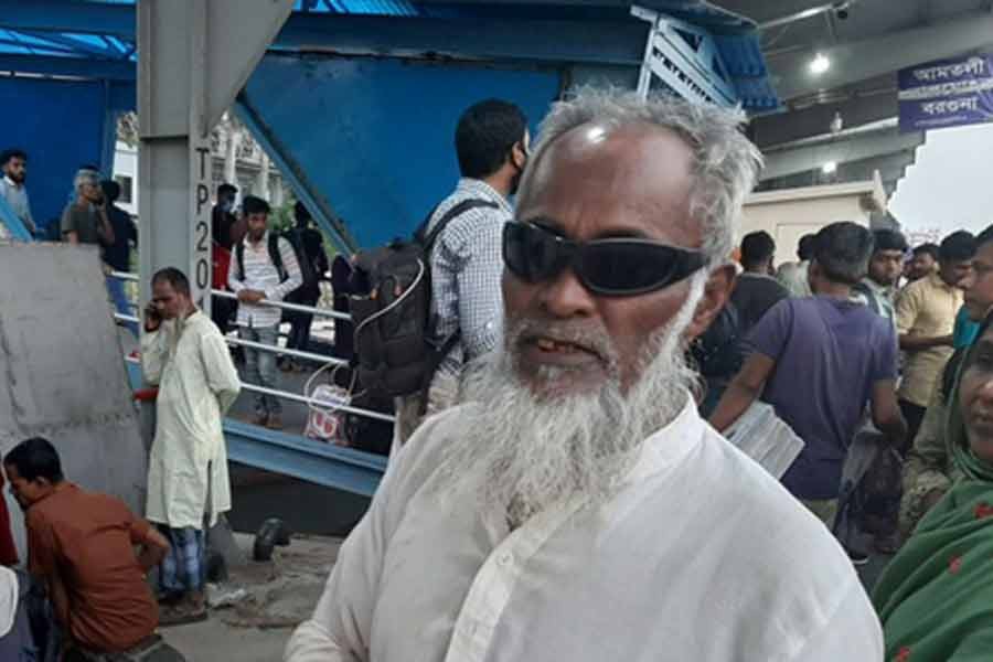 ৮০০ টাকা খরচ করে টঙ্গী থেকে সদরঘাটে এসে দেখলেন লঞ্চ চলাচল বন্ধ