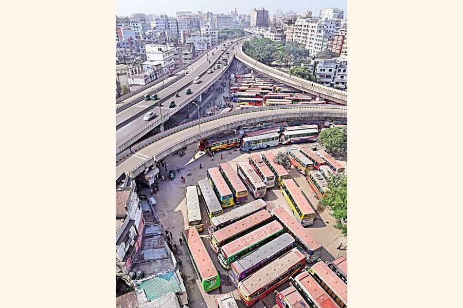 সরকারের জ্বালানি তেলের দাম বৃদ্ধির ঘোষণার প্রতিবাদে শনিবার দ্বিতীয় দিনের মত গণপরিবহন এবং পণ্য পরিবহন ধর্মঘট চলছে সারাদেশে। -এফই ফাইল ছবি