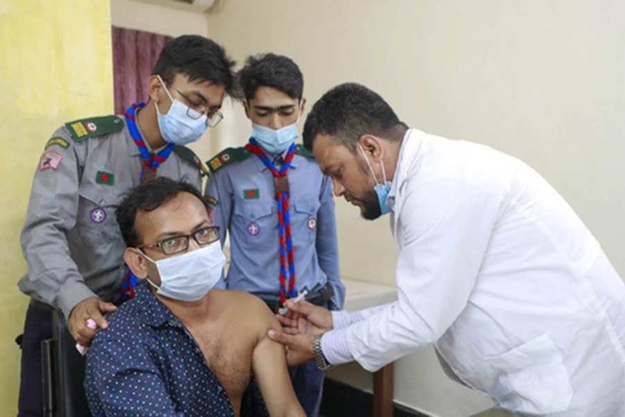 কোভিড: এক সপ্তাহে ২৭ মৃত্যু, টিকা দেওয়া ছিল না ৮৯ শতাংশের