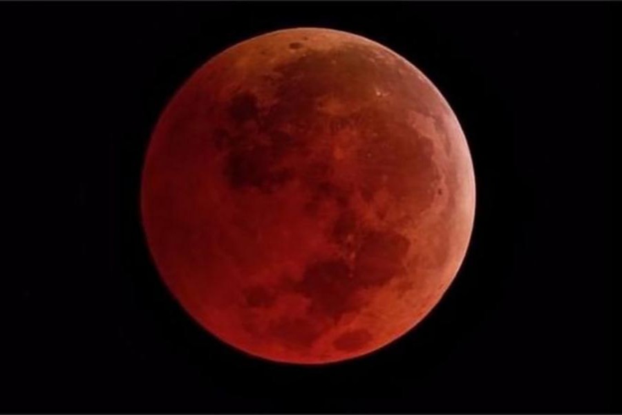 ৫৮০ বছরের মধ্যে দীর্ঘতম চন্দ্রগ্রহণ আজ