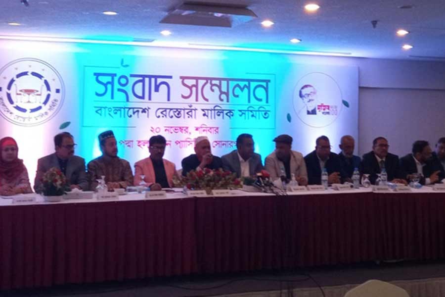 রাস্তায় খাবার বিক্রি করলে ভ্যাট-ট্যাক্স দিতে হয় না: রেস্তোরাঁ মালিক সমিতি