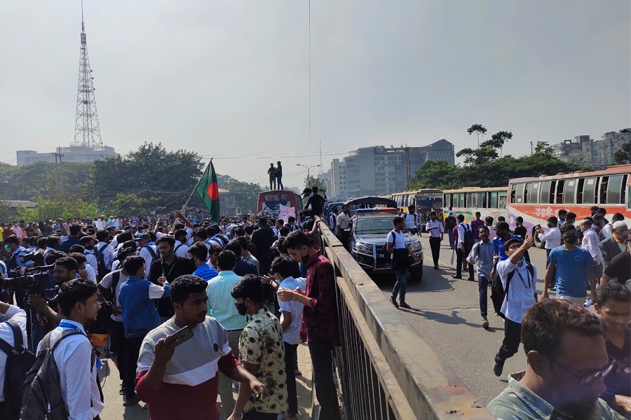 এইচএসসি পরীক্ষা: ‘ধরন বদলে’ আন্দোলন চালিয়ে যাবে শিক্ষার্থীরা