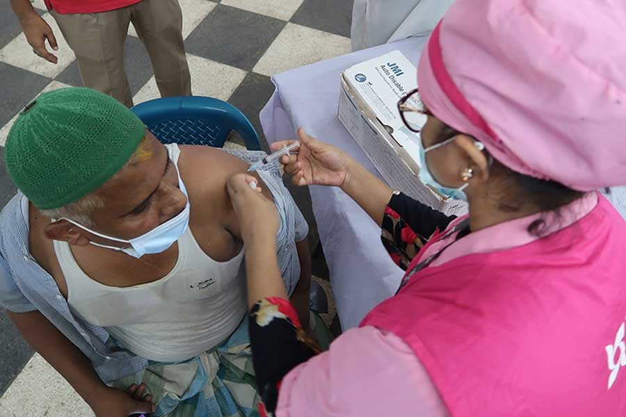 ২৪ ঘণ্টায় শনাক্ত ২৪৩ কোভিড রোগী, মৃত্যু তিনজনের
