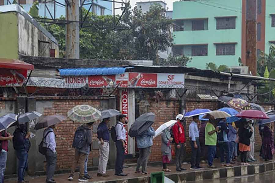 মঙ্গলবার বৃষ্টি কমে আসার আভাস মিলেছে