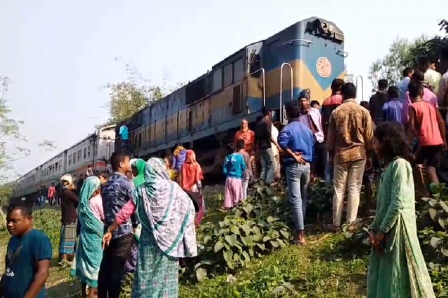নীলফামারীতে ট্রেনে কাটা পড়ে প্রাণ গেল ৪ জনের