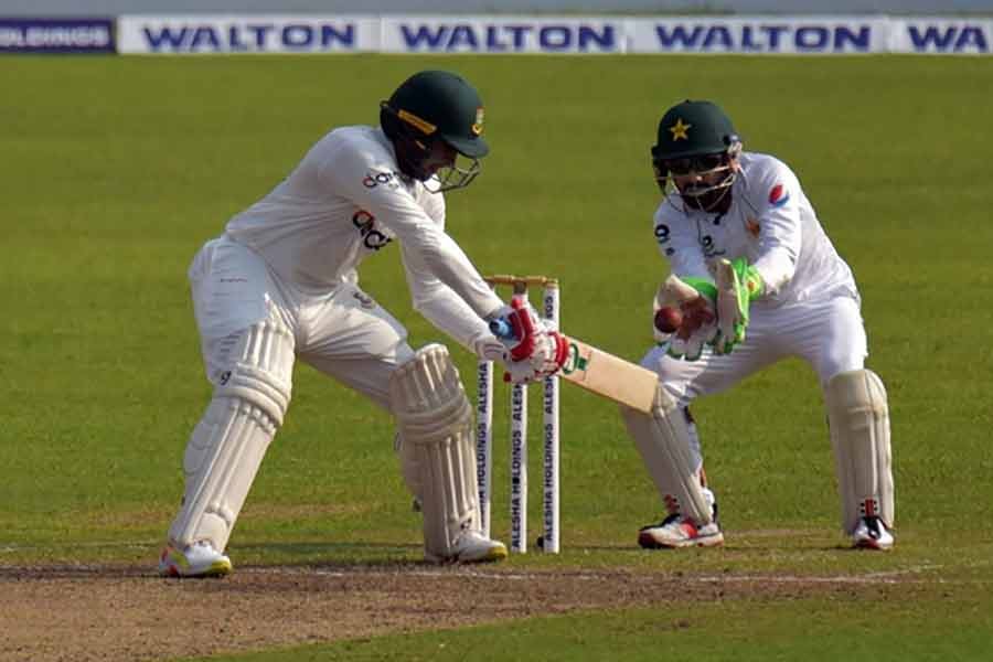 ৪ হাজার রান ও ২০০ উইকেটের ডাবলে দ্রুততম সাকিব