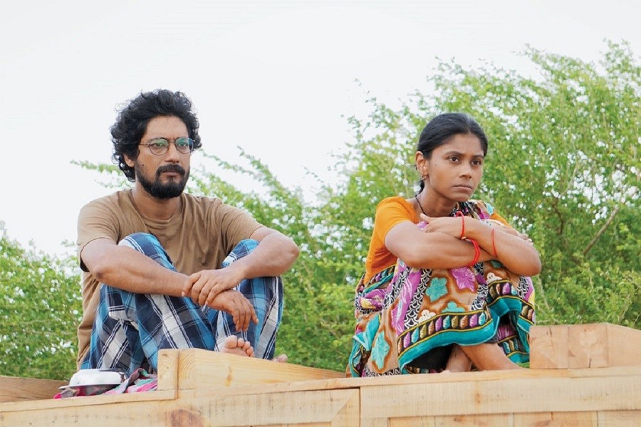 নোনাজলের কাব্য - যে গল্প মাটি ও মানুষের