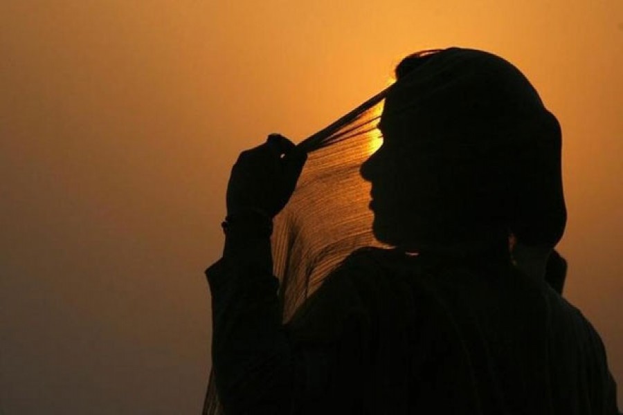 ভারতে প্রতি ২৫ মিনিটে একজন গৃহবধূর আত্মহত্যা