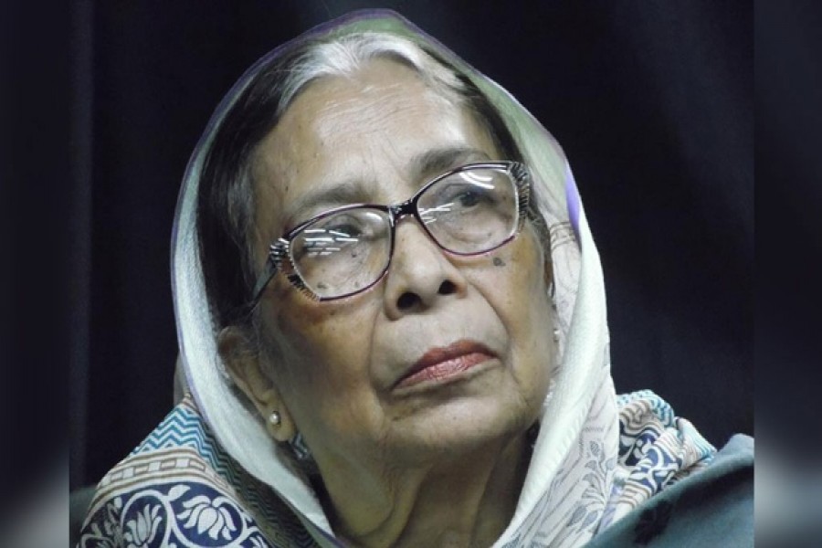 ফুলেল শ্রদ্ধায় শহীদজায়া মুশতারী শফীকে শেষ বিদায়