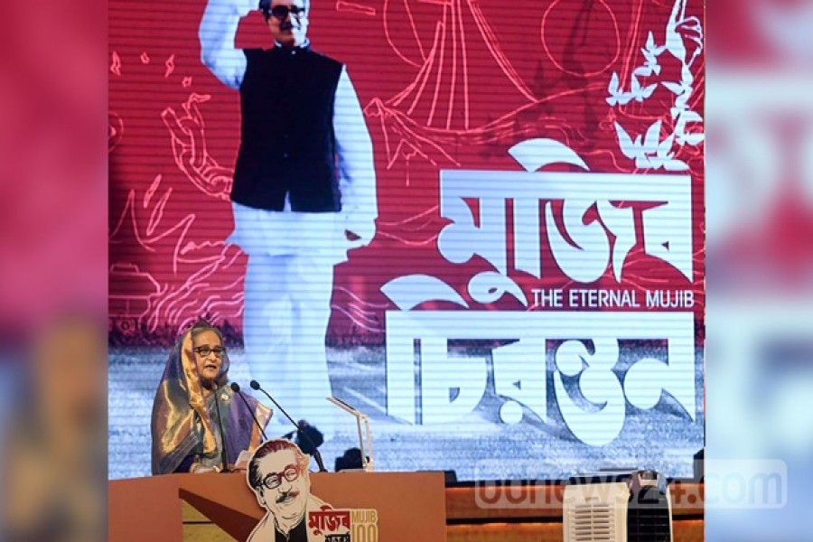 বঙ্গবন্ধুর জন্মশতবার্ষিকী এবং স্বাধীনতার সুবর্ণজয়ন্তী উপলক্ষে গত ১৯ মার্চ জাতীয় প্যারেড গ্রাউন্ডের অনুষ্ঠানে প্রধানমন্ত্রী শেখ হাসিনা। ফাইল ছবি: পিআইডি