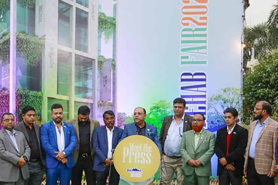 বঙ্গবন্ধু আন্তর্জাতিক সম্মেলন কেন্দ্রে সোমবার ২২তম আবাসন মেলার শেষ দিনে সমাপনী অনুষ্ঠানে বক্তব্য রাখেন রিহ্যাব সভাপতি আলমগীর শামসুল আলামিন। ছবি: বিডিনিউজ টোয়েন্টিফোর ডটকম।