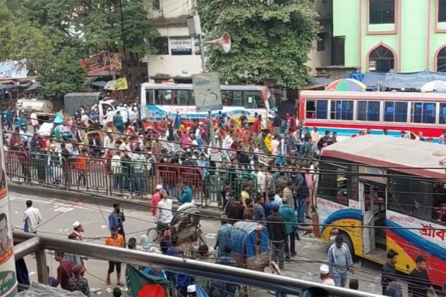 দুর্ঘটনার পর জব্দ বাস সরাতে গিয়ে আবার দুর্ঘটনা, নিহত ২
