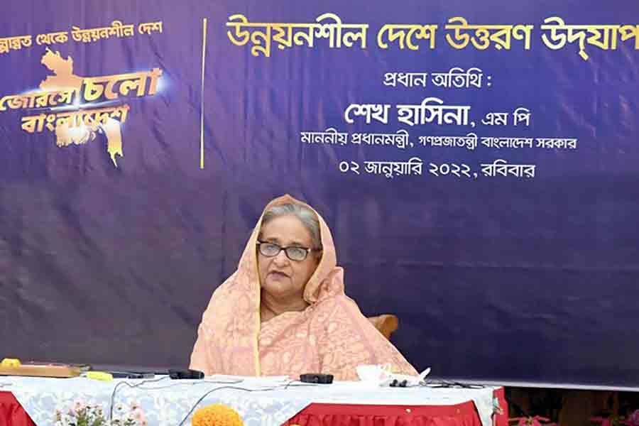 জাতিসংঘের সাধারণ পরিষদে বাংলাদেশের স্বল্পোন্নত দেশ থেকে উন্নয়নশীল দেশে উত্তরণের যোগ্যতা অর্জনের আনুষ্ঠানিক স্বীকৃতি উদযাপনে রোববার বঙ্গবন্ধু আন্তর্জাতিক সম্মেলন কেন্দ্রে আয়োজিত অনুষ্ঠানে গণভবন থেকে ভিডিও কনফারেন্সের মাধ্যমে যুক্ত হন প্রধানমন্ত্রী শেখ হাসিনা। ছবি: পিএমও