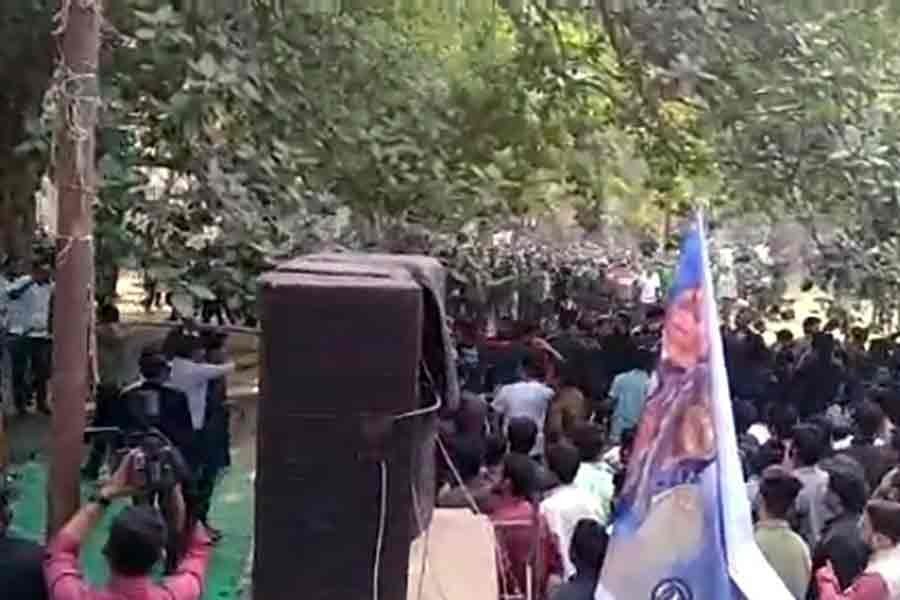 প্রতিষ্ঠাবার্ষিকীর অনুষ্ঠানে সংঘর্ষে জড়ালেন ছাত্রলীগ নেতারা, কেন্দ্রীয় সাধারণ সম্পাদক আহত