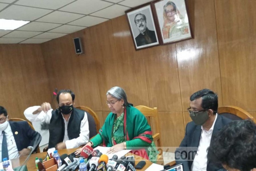 কোভিড: শিক্ষা প্রতিষ্ঠান খোলা রেখে টিকায় জোর