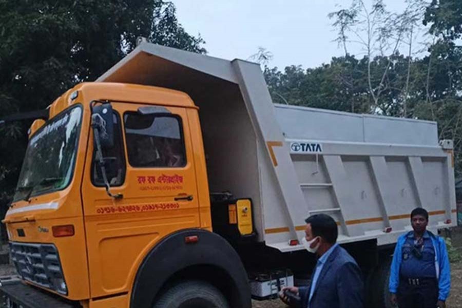 ময়মনসিংহে ট্রাকের ধাক্কায় ৩ যুবকের মৃত্যু