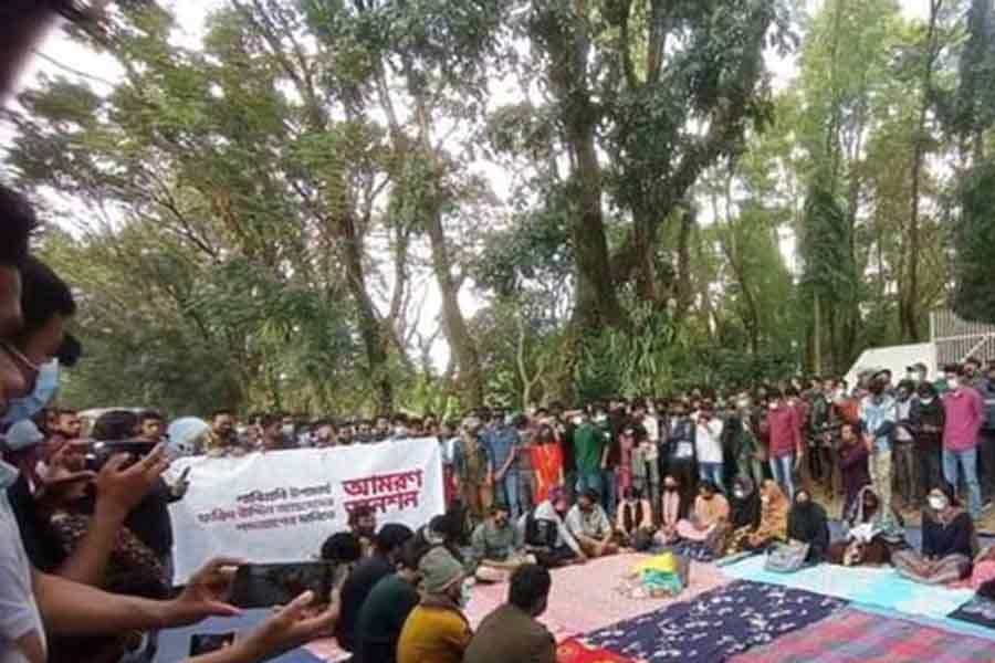 আমরণ অনশনে শাহজালাল বিশ্ববিদ্যালয়ের শিক্ষার্থীরা
