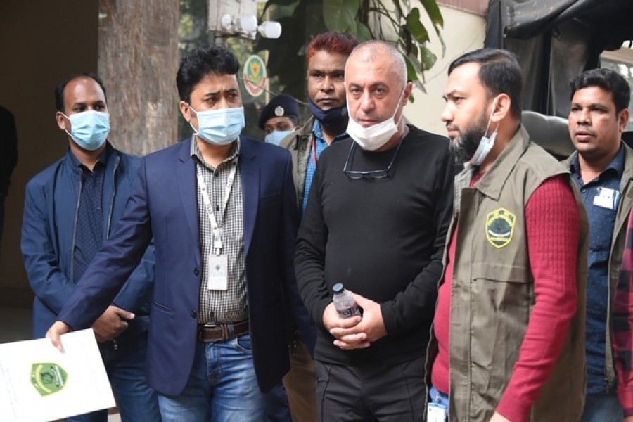 এটিএম কার্ড জালিয়াতি: আন্তর্জাতিক চক্রের ২ সদস্য ঢাকায় গ্রেপ্তার