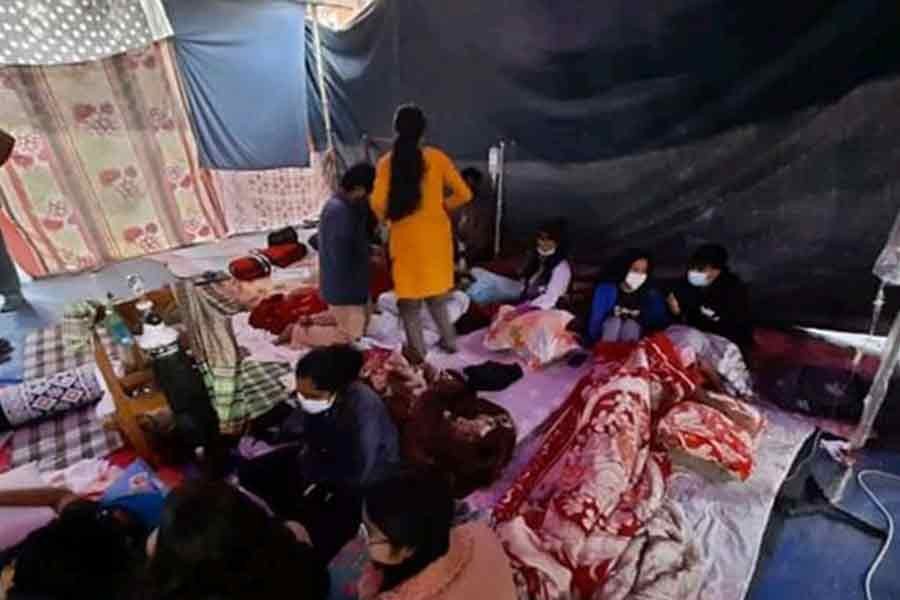 শাহজালাল বিশ্ববিদ্যালয়ে আমরণ অনশনকারী শিক্ষার্থীদের ‘হুমকি দিচ্ছেন’ শিক্ষকরা