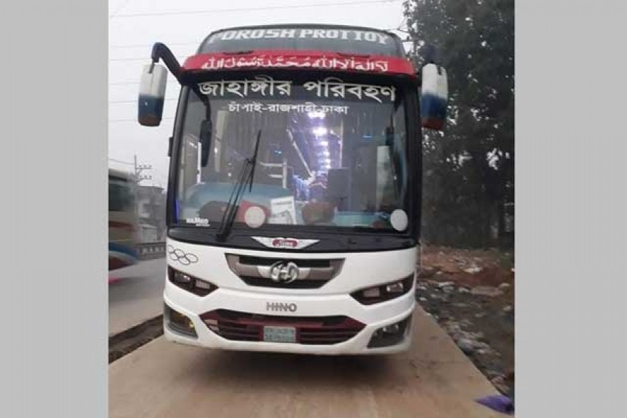 রাজশাহী থেকে ঢাকায় আসার পথে ডাকাতের কবলে পড়া ‘জাহাঙ্গীর পরিবহন’র বাসটি আছে এখন টাঙ্গাইলের গোড়াই হাইওয়ে থানায়।