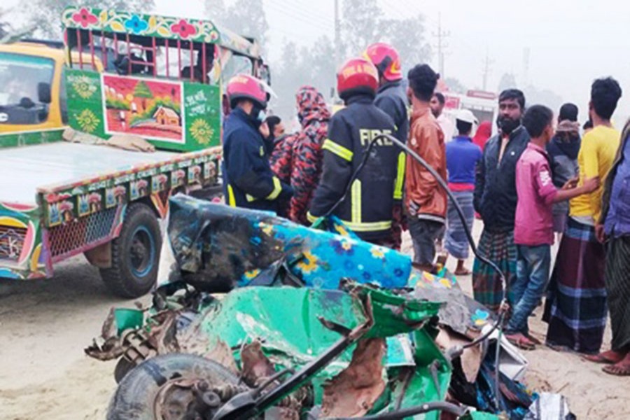 বগুড়ায় বাসের ধাক্কায় নিহত অটোরিকশার ৫ আরোহী