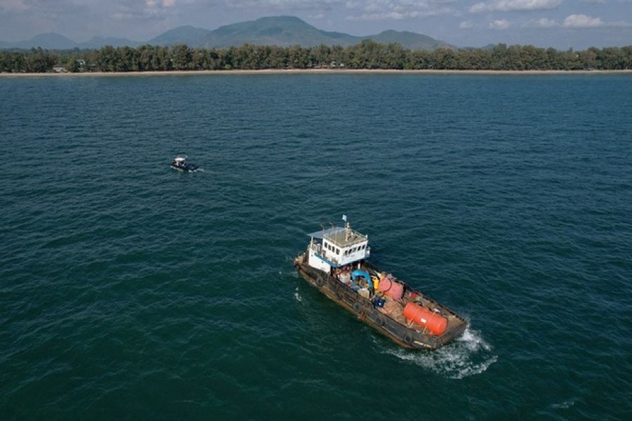 Oil spill threatens corals in eastern Thailand