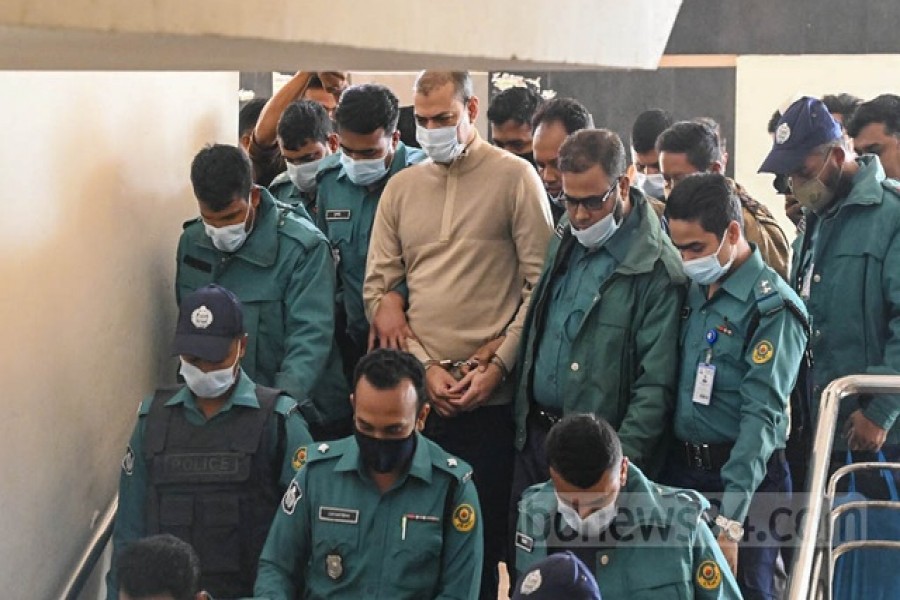 দুর্নীতির মামলায় চট্টগ্রামের আদালতে প্রদীপ কুমার দাশ। ফাইল ছবি